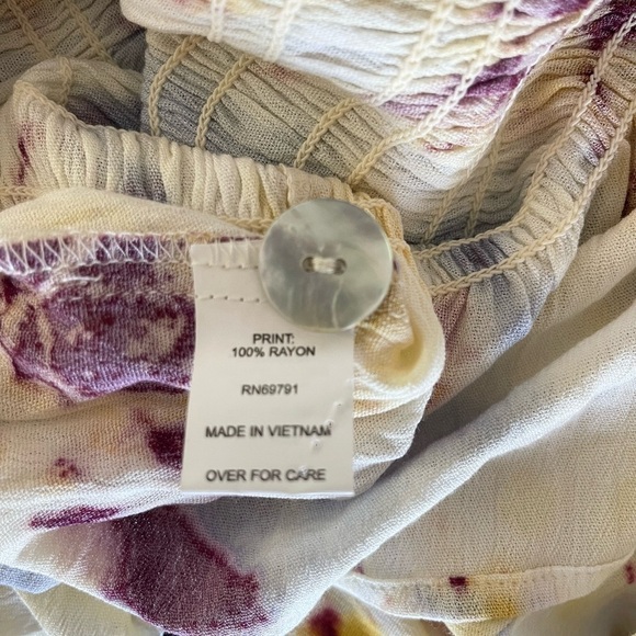 (NWT) FIG AND FLOWER Women’s Cream/Yellow/Purple Floral Button Up Top-Size PS - Picture 4 of 6